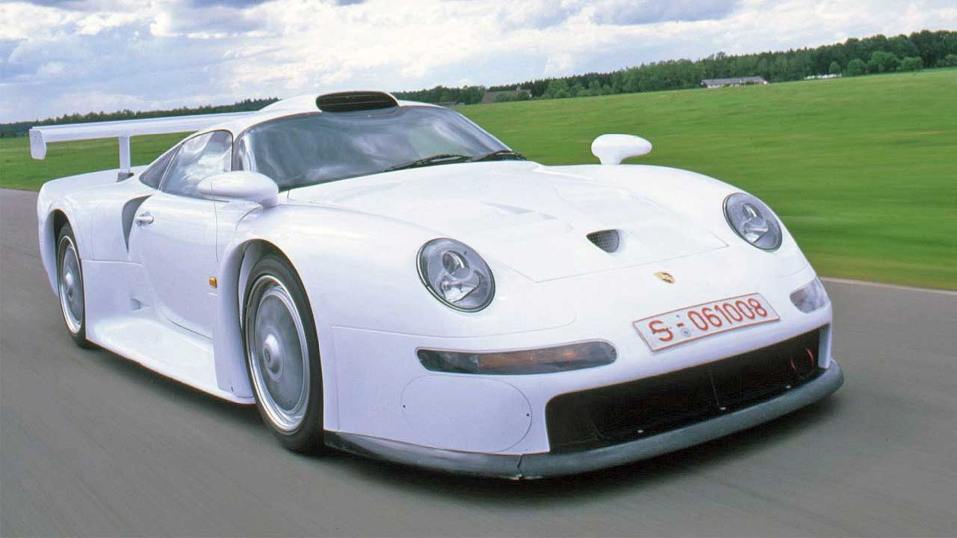 Porsche-911-GT1-1