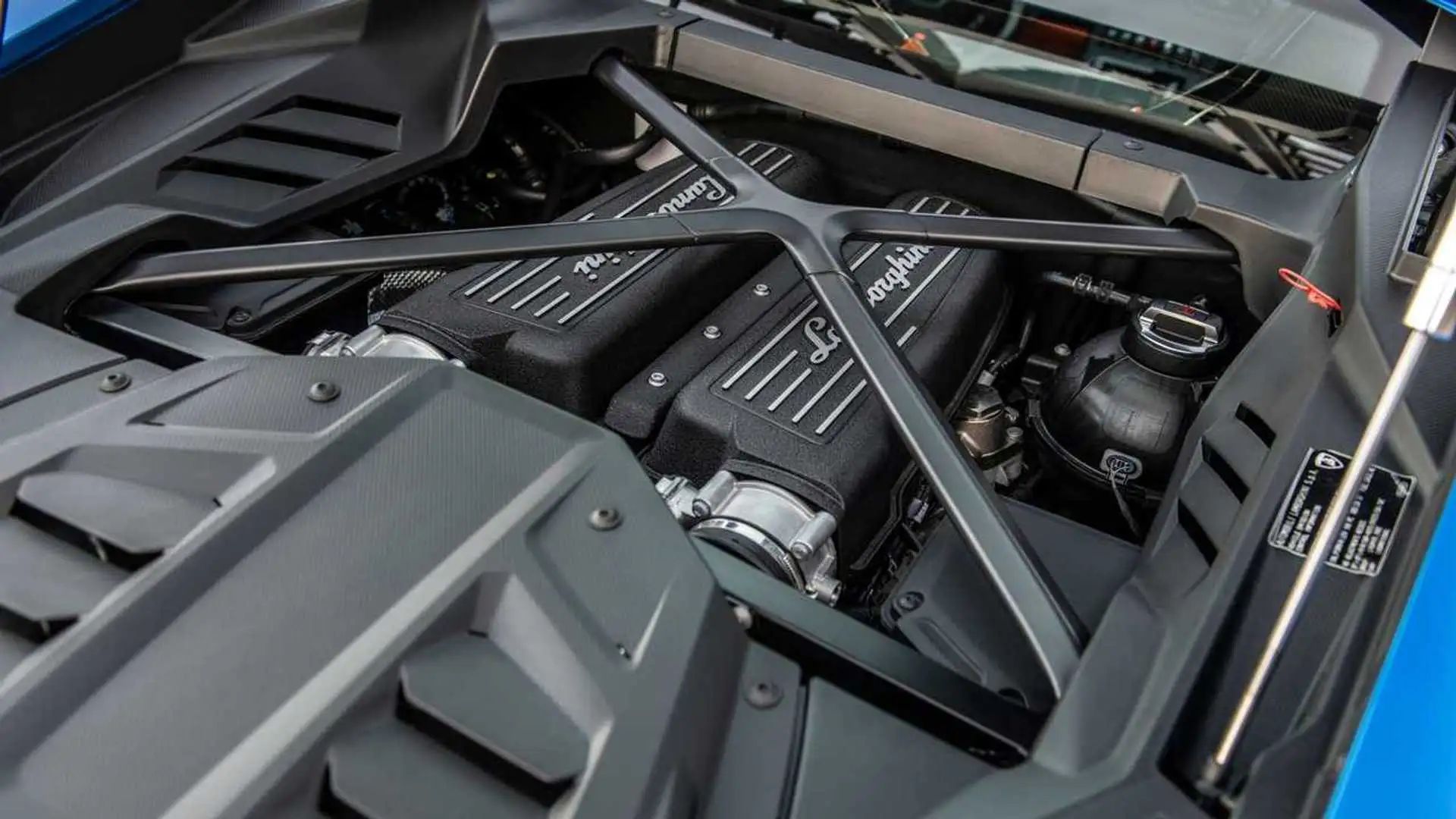 2020-lamborghini-huracan-evo-rwd-engine