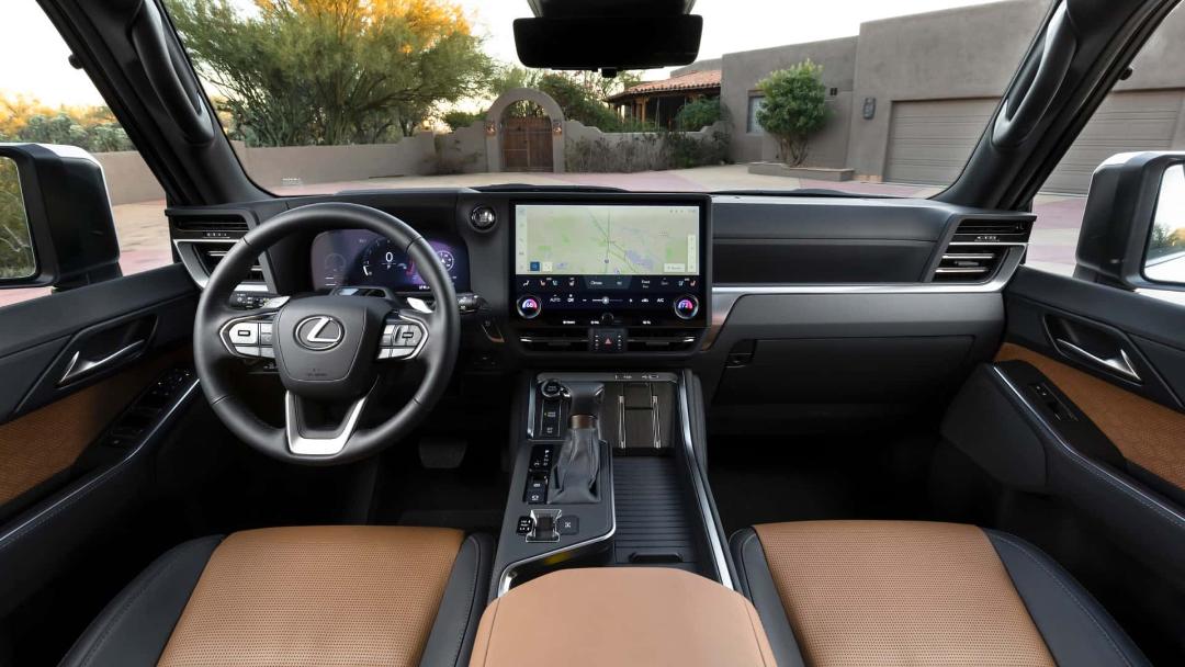 2025-lexus-gx-luxury-interior (1)
