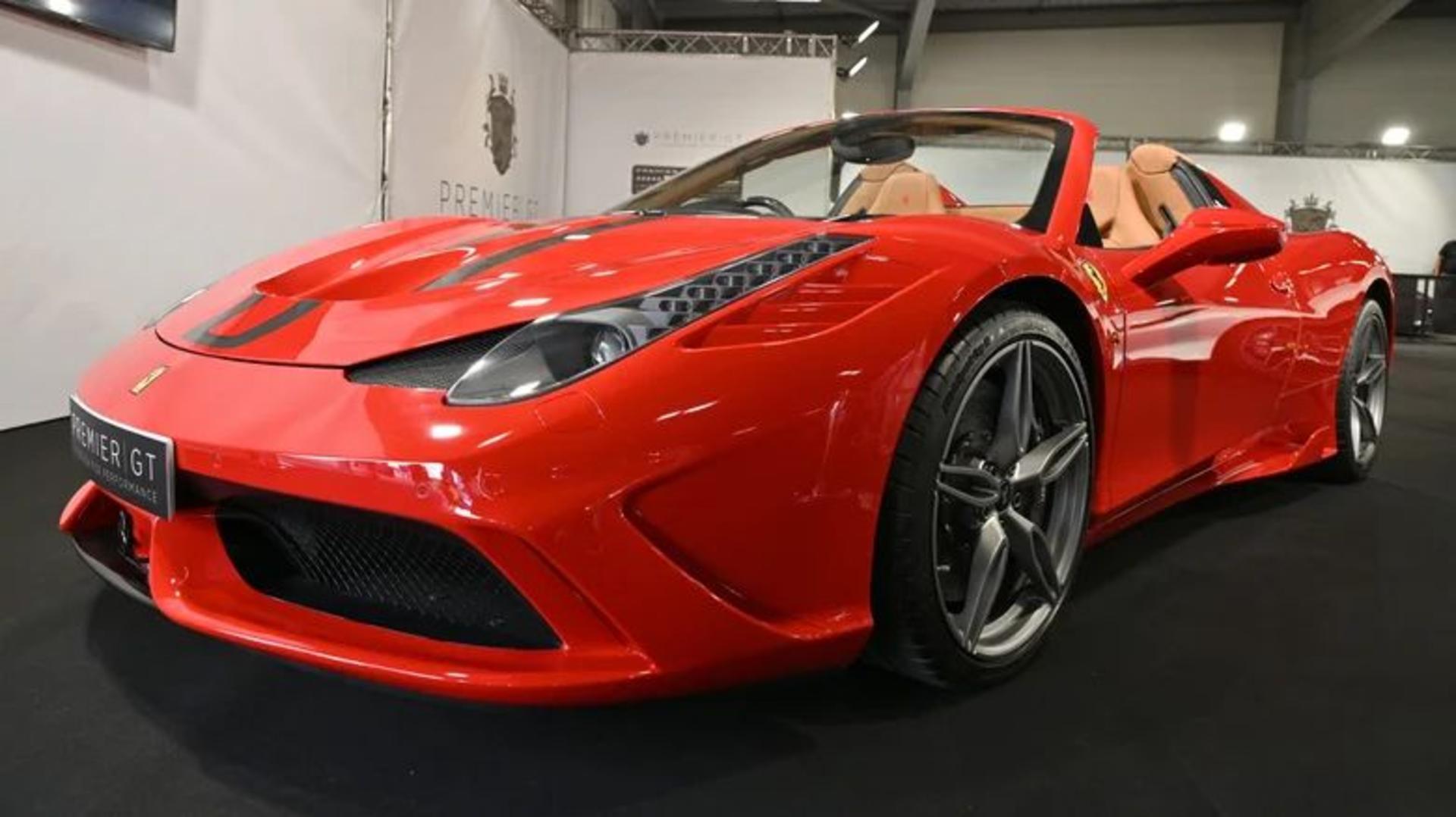 V8 Ferrari