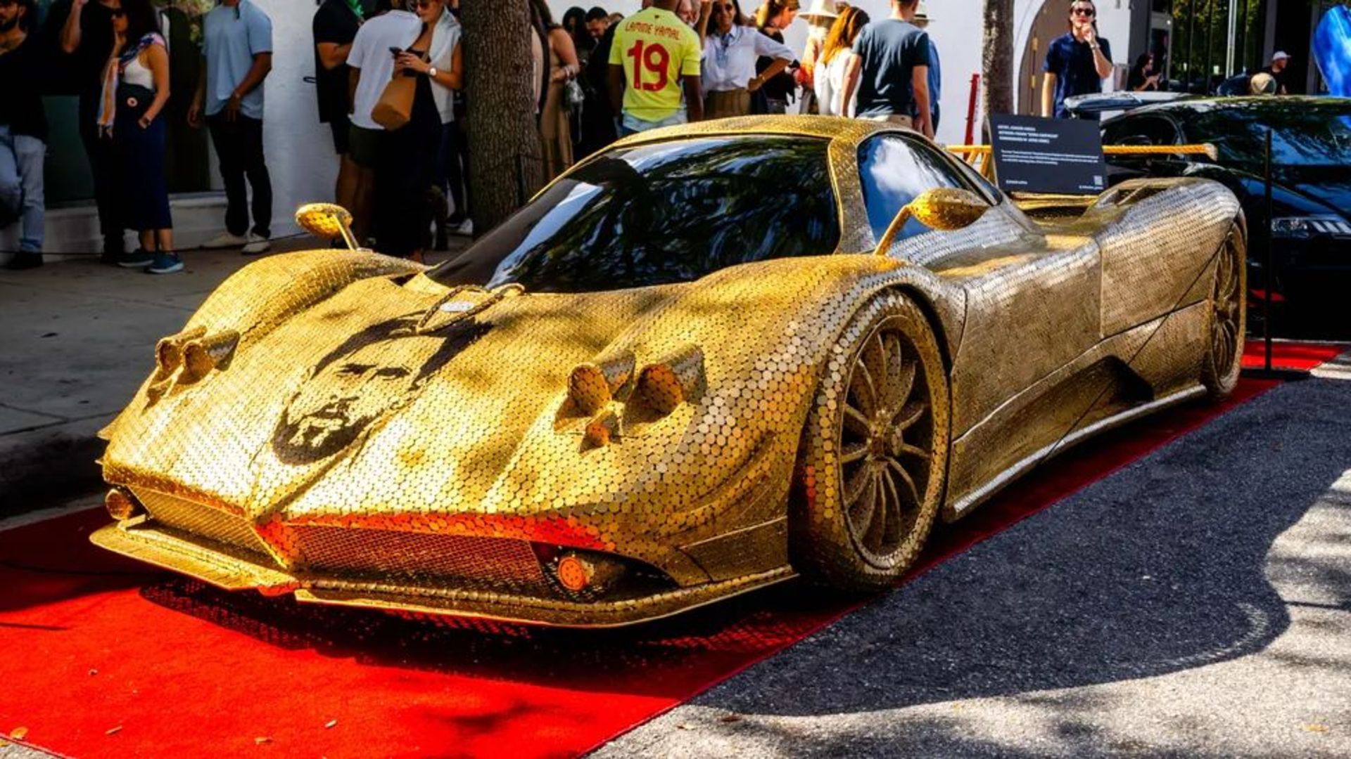 pagani-zonda-gold-1