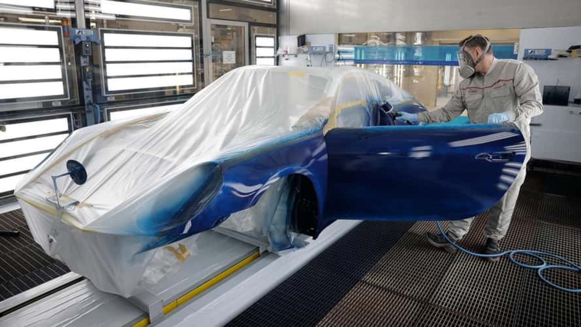 porsche-911-assembly-line