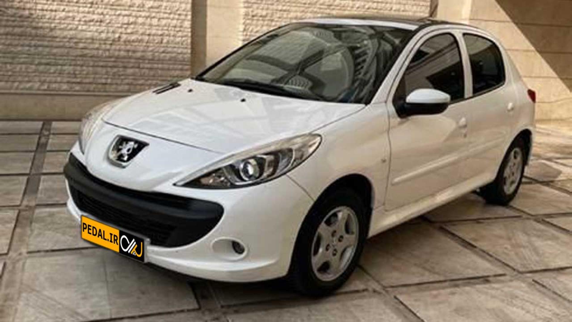 Peugeot-207-Auto-Panorama-1
