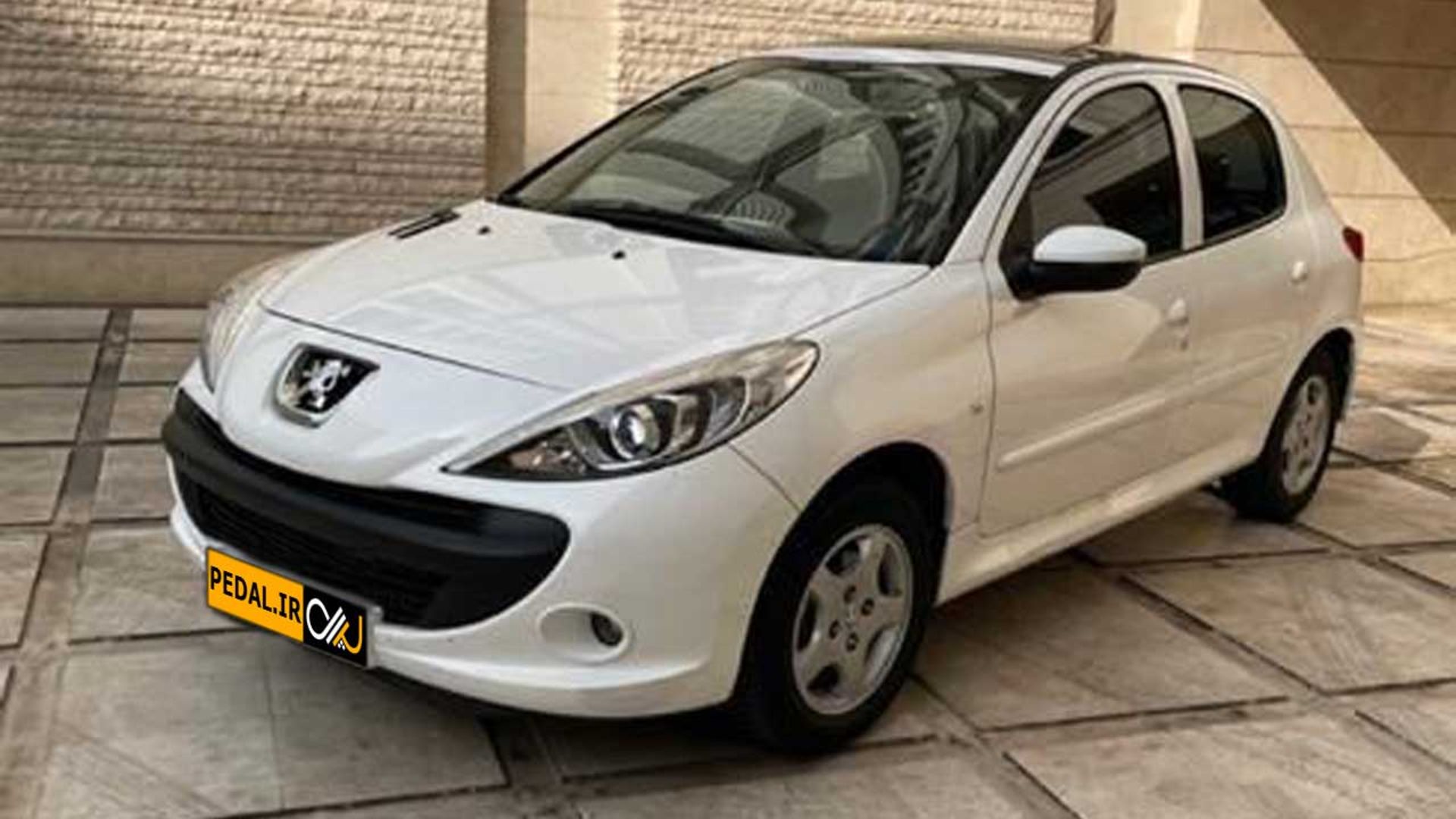 Peugeot-207-Auto-Panorama-1