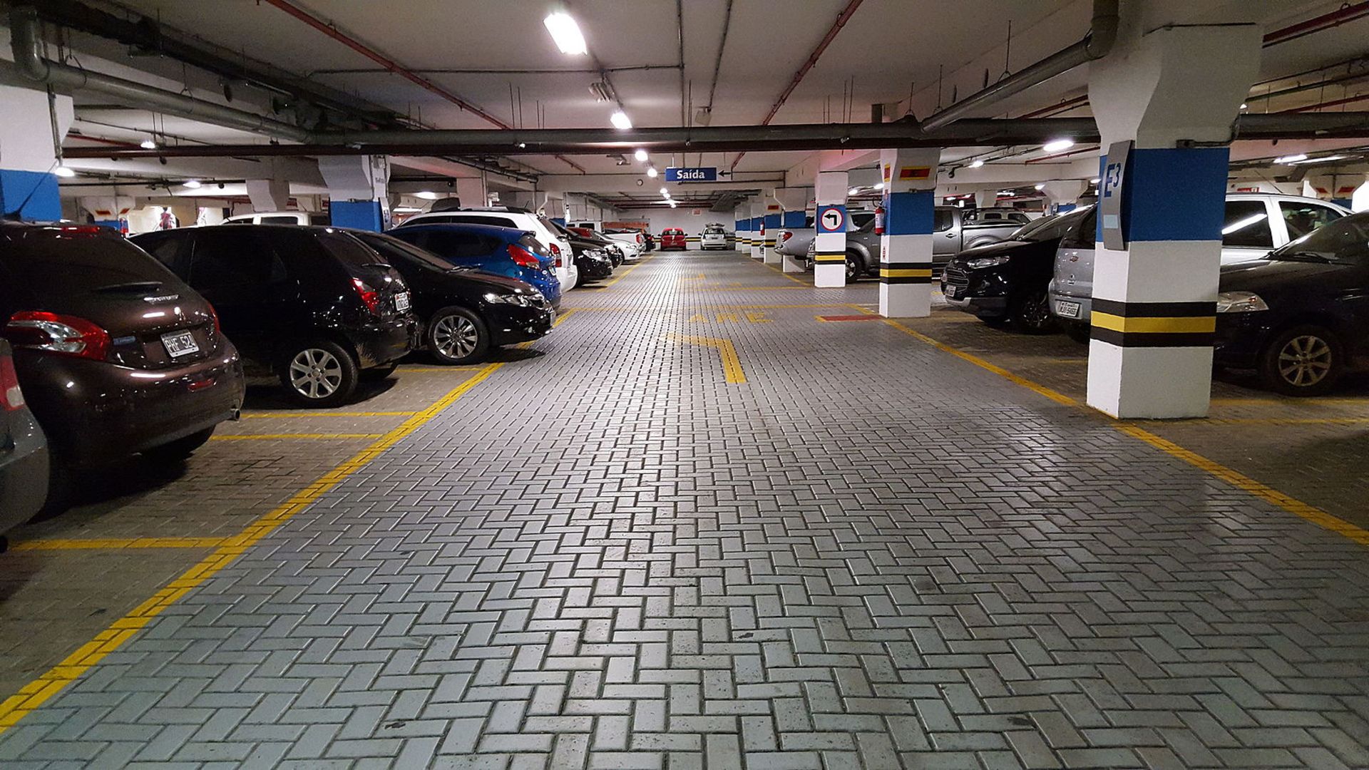 Subterranean_parking_lot