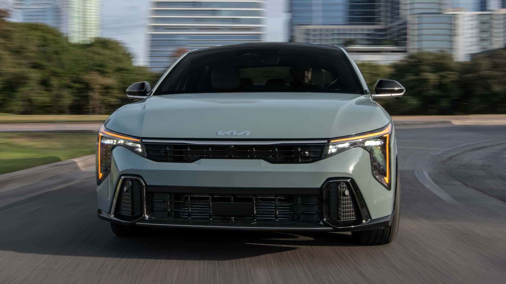 2025-kia-k4-gt-line-turbo 3