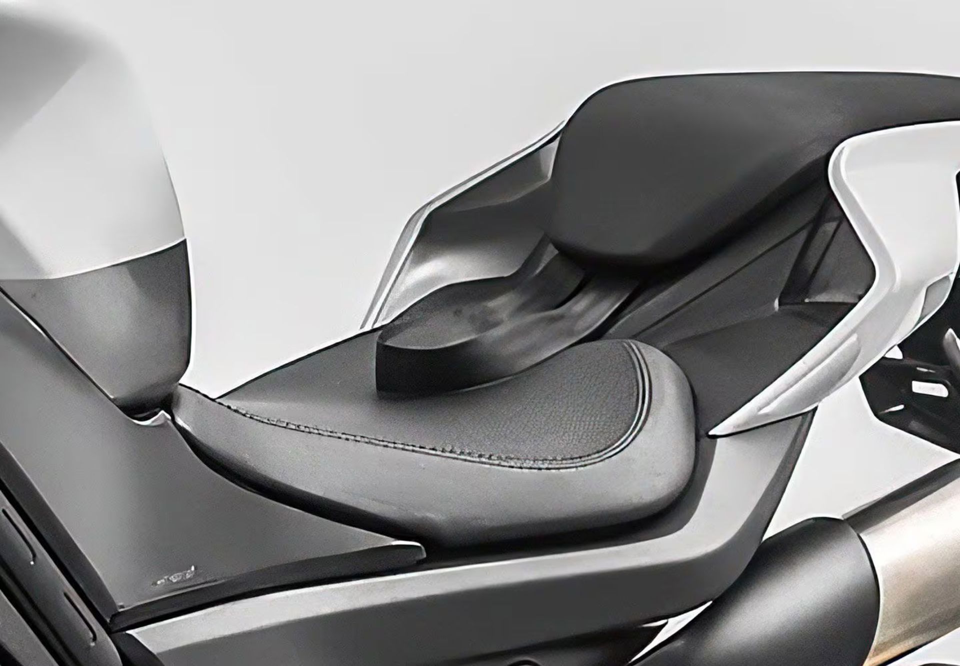 seatbelt-750ss-sportbike