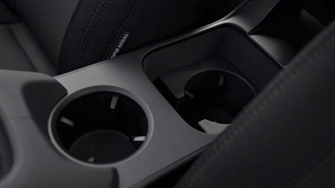 006-2024-polestar-2-cup-holder