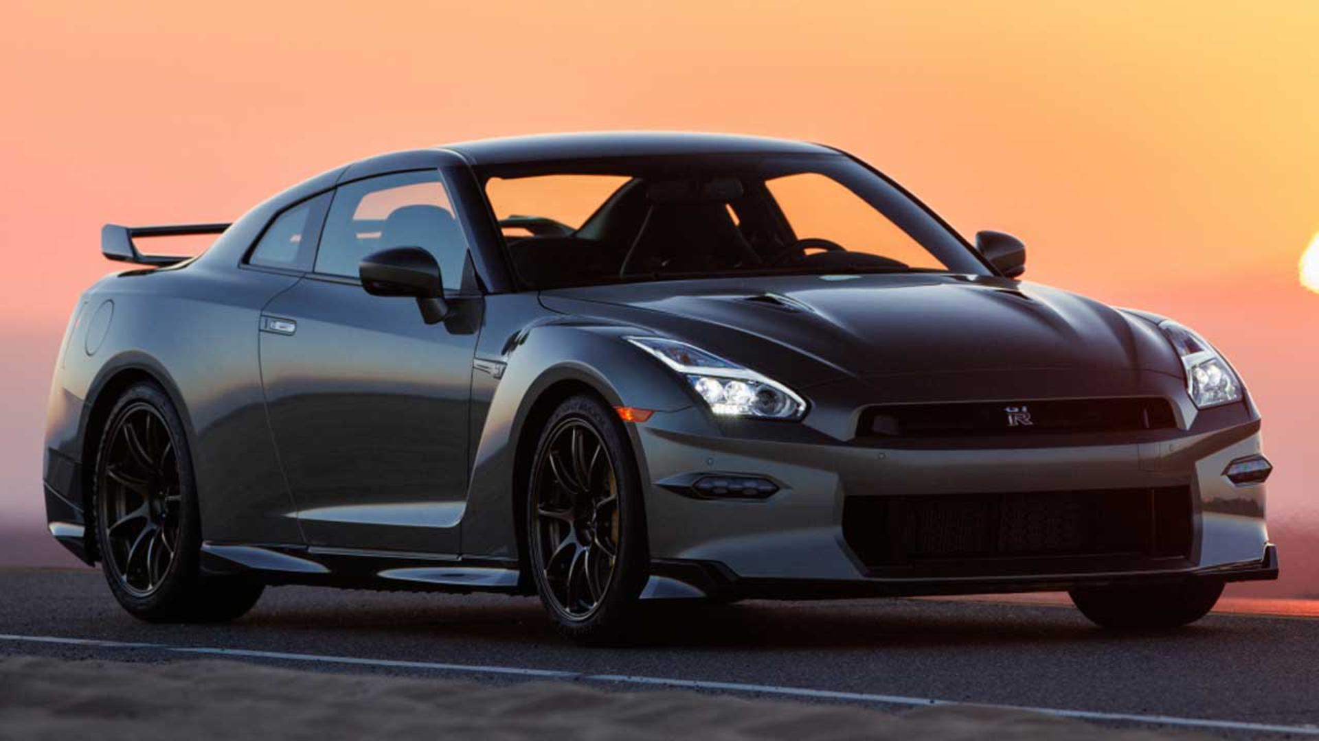 Nissan-GT-R-1