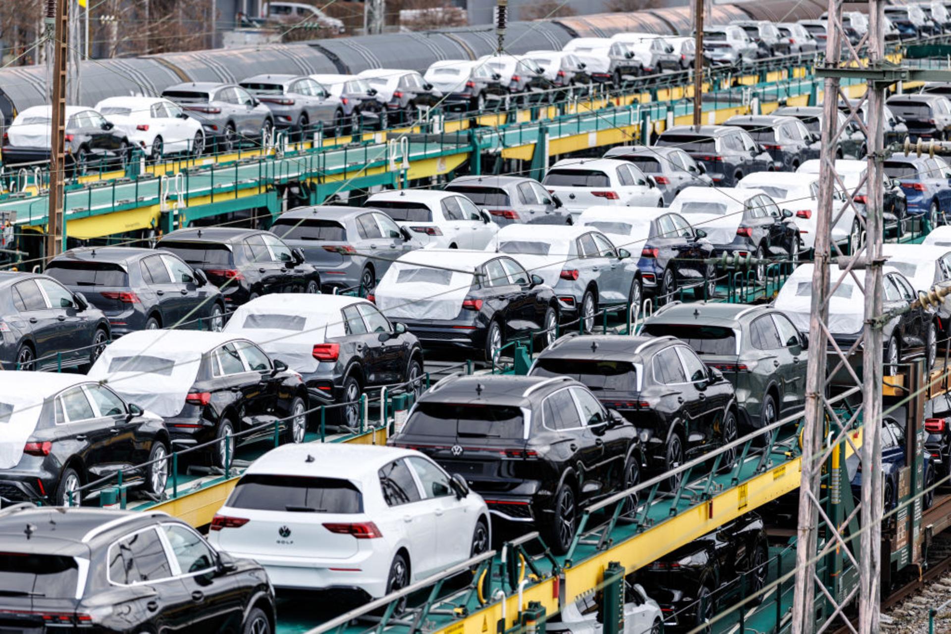 Many new VW and Audi cars on car trains