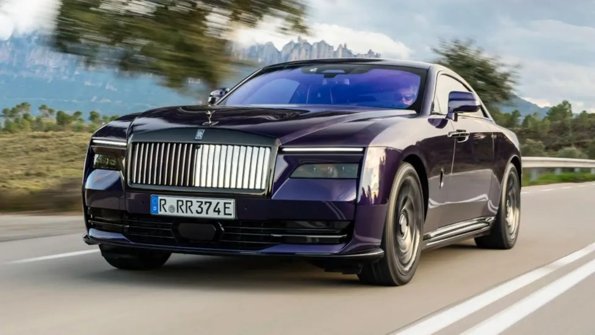 rolls royce spectre black badge 2025 (5)