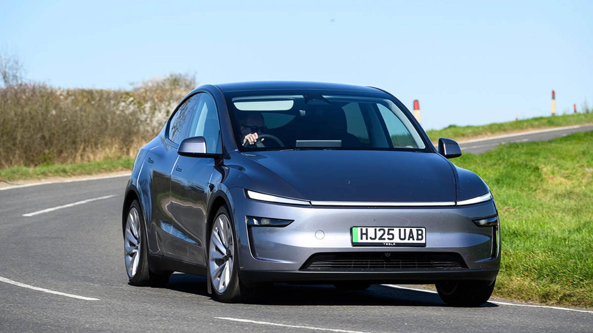 050-tesla-model-y-facelift