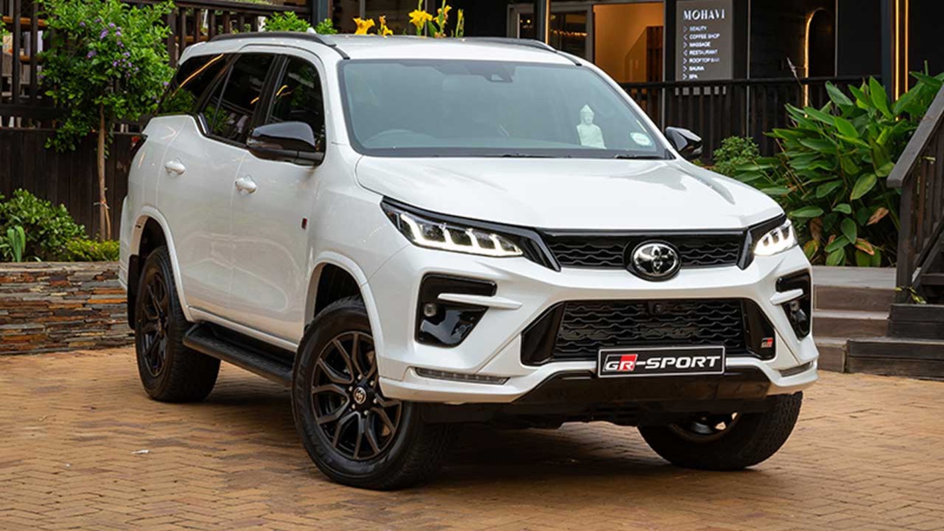 Toyota-Fortuner-GR-Sport-7