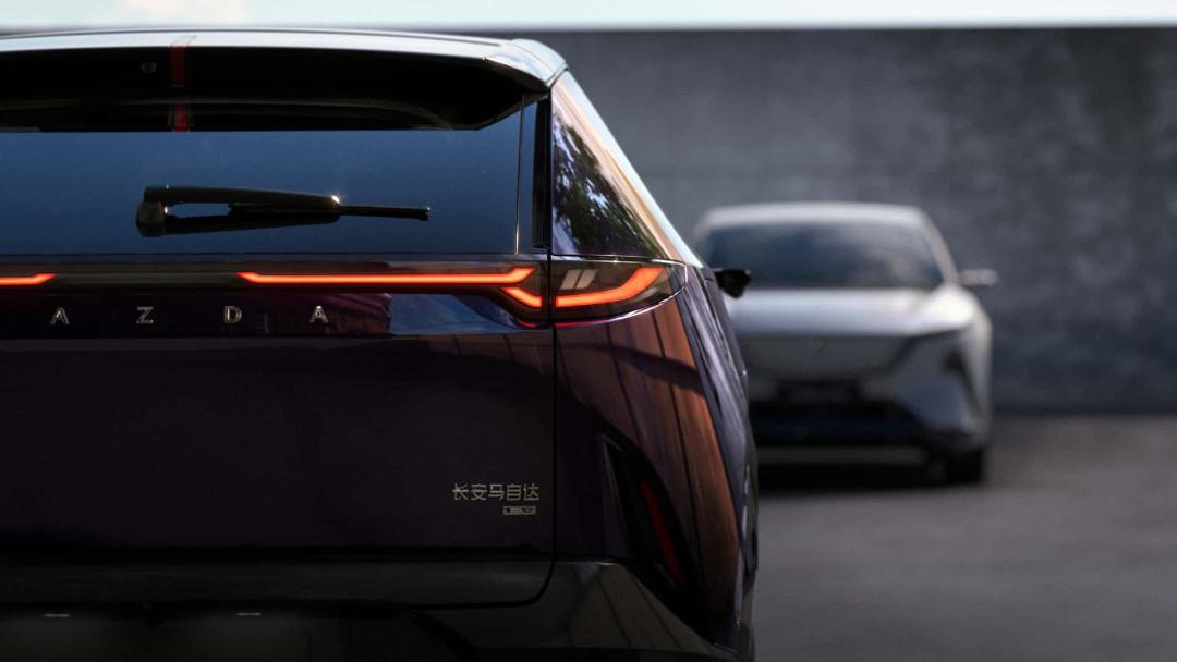 mazda-ez-60-china (1)