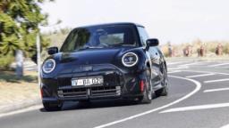 2025-mini-cooper-jcw-electric 19