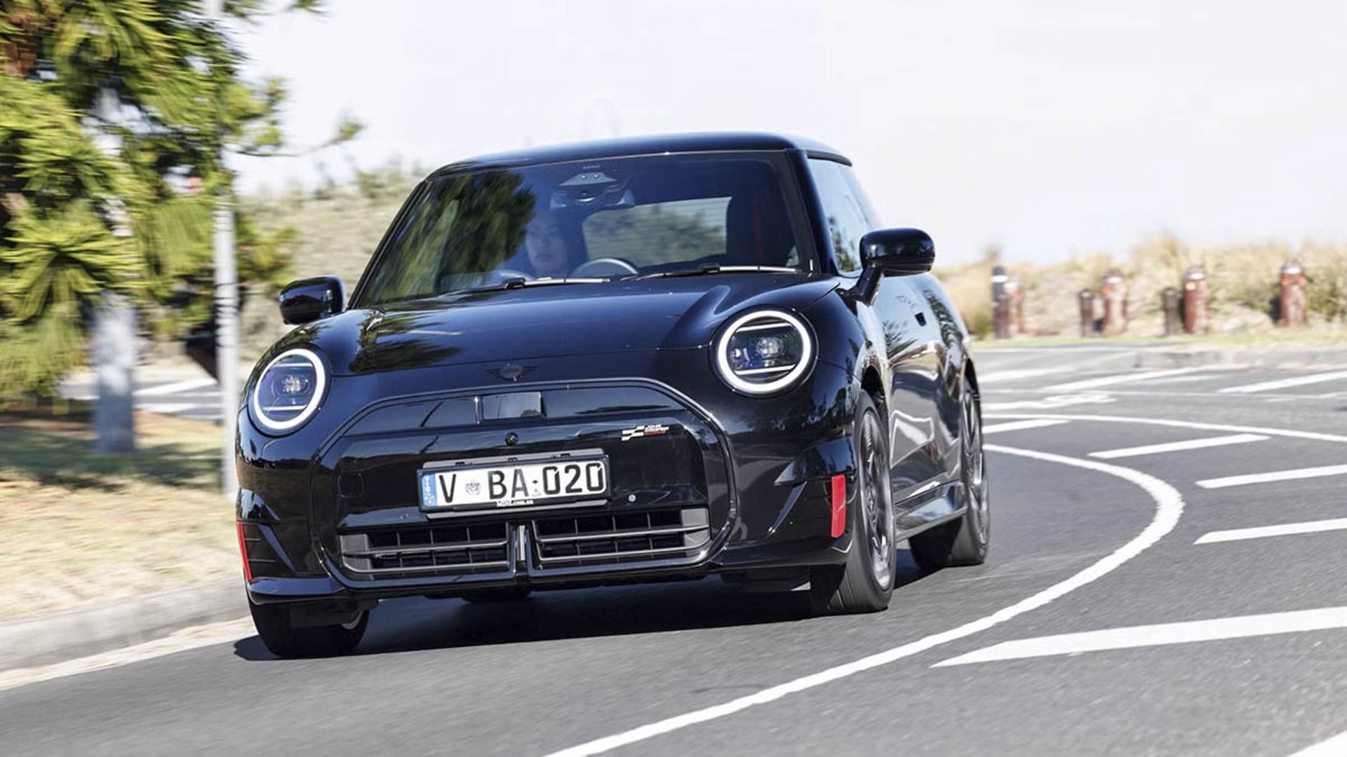 2025-mini-cooper-jcw-electric 19