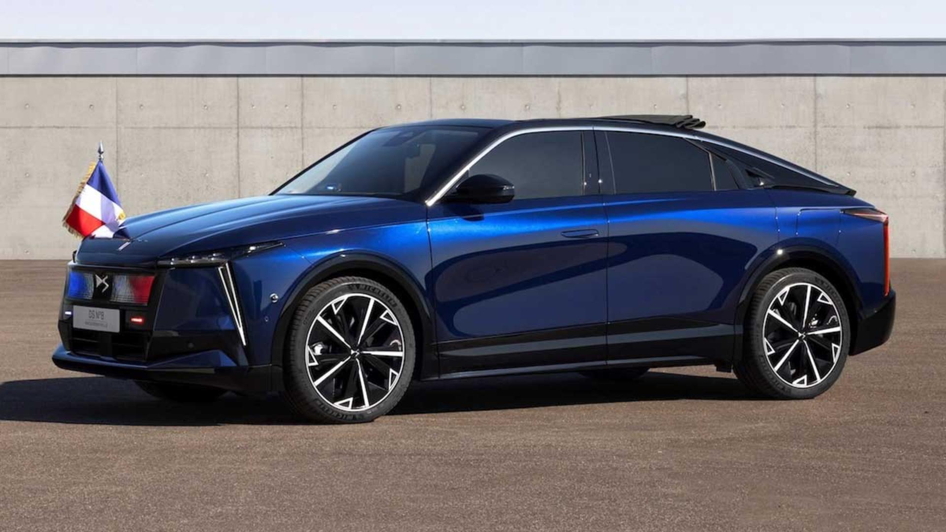 DS-N°8-French-President-Car-1