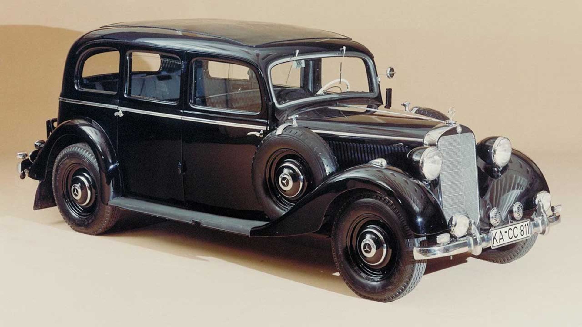 Mercedes-260D-1