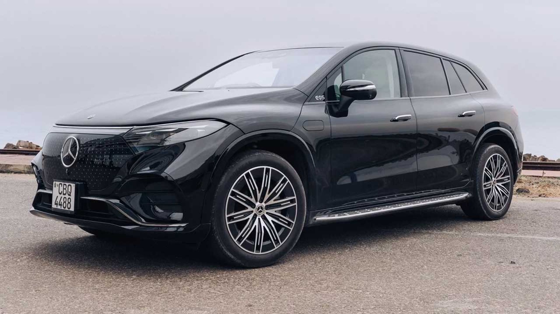 Mercedes-EQS-SUV-1