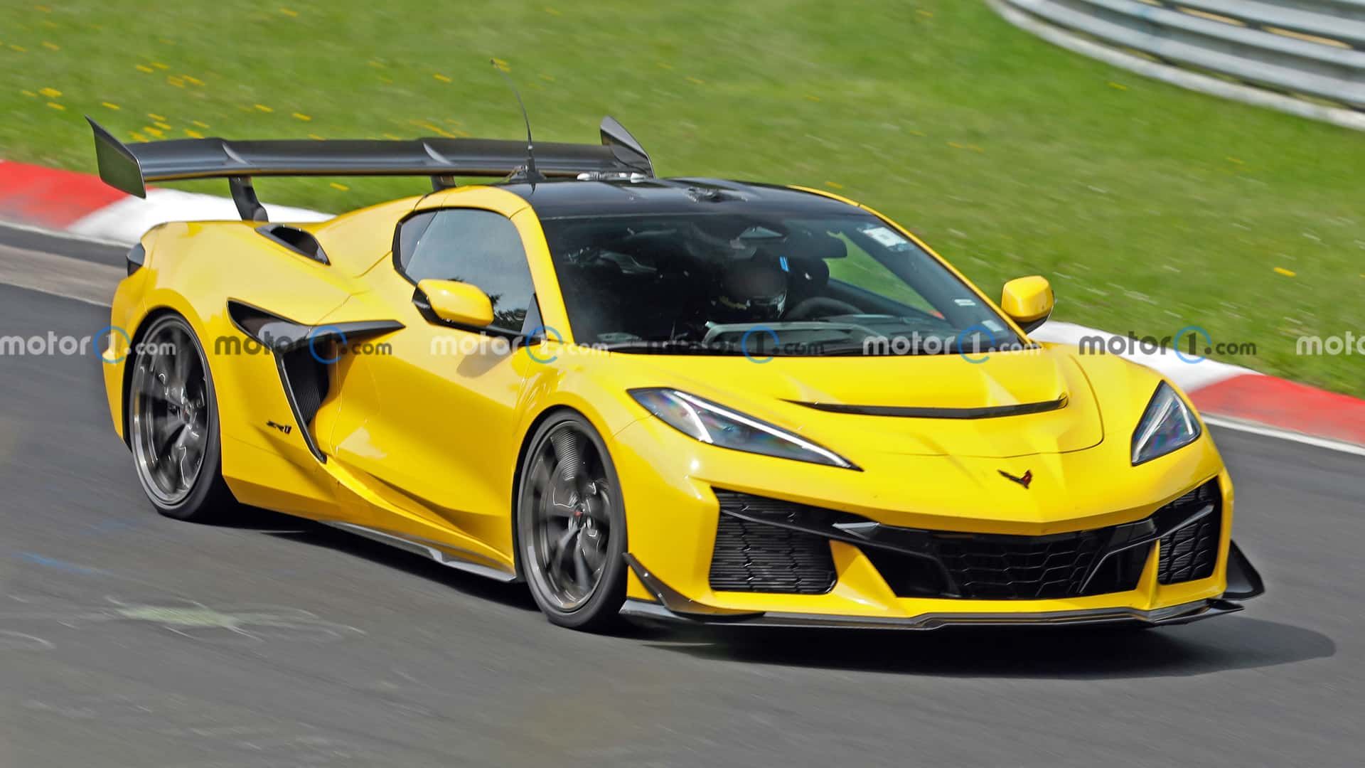 2026-chevrolet-c8-corvette-zora-spy-shots-undisguised-exterior-34