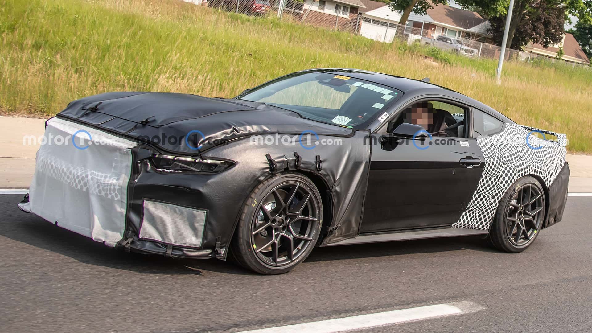 2026-ford-mustang-shelby-gt500-spy-shots-exterior-wartermarked-6