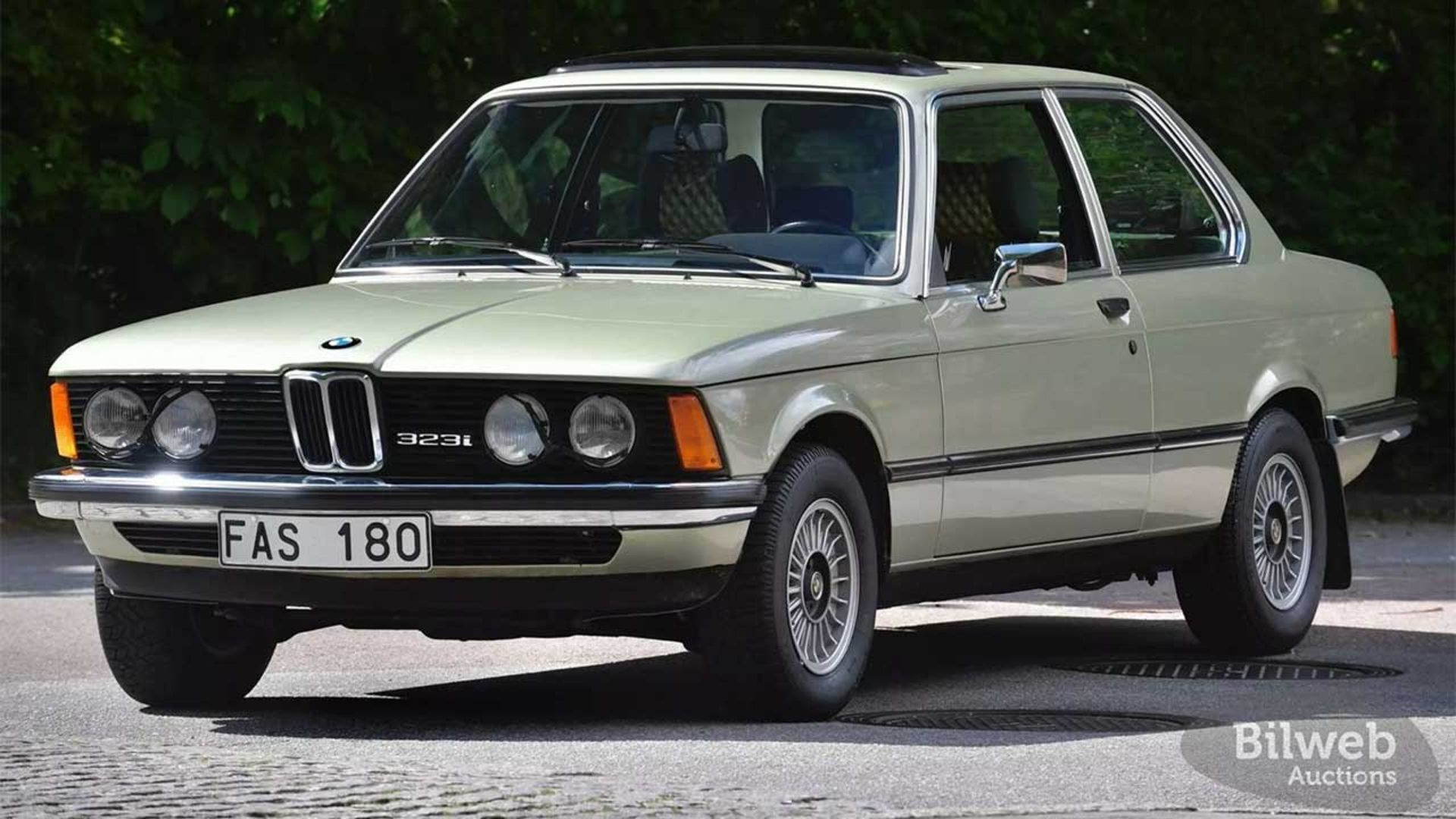 BMW-323i-1