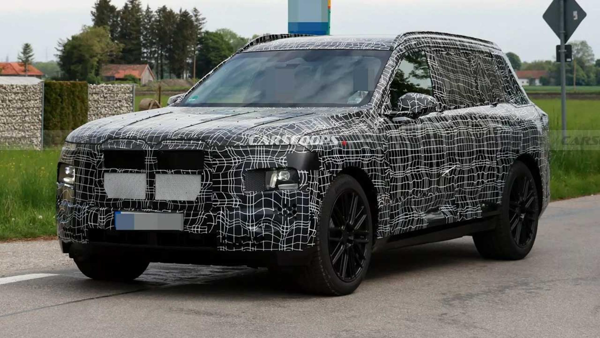 BMW-X7-1