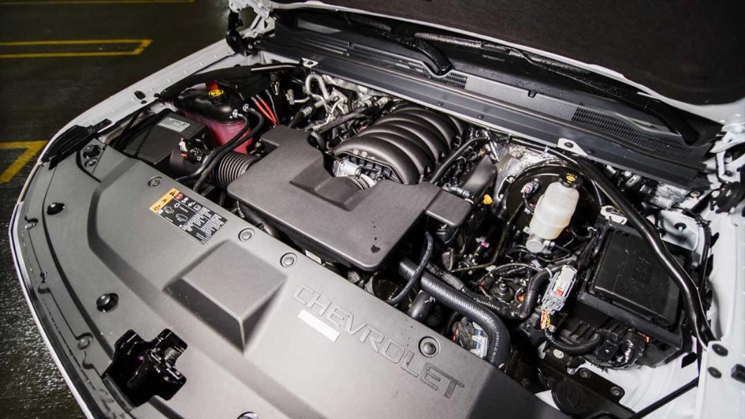 GM-V8-Engine-1
