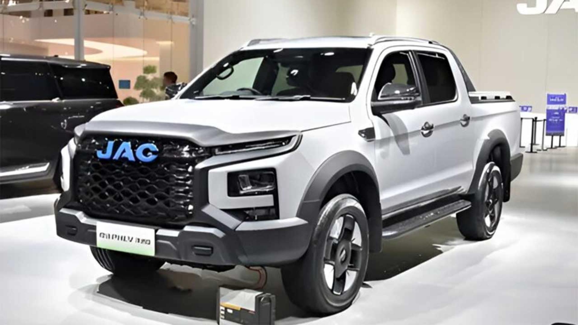 Jac-T9-PHEV-2