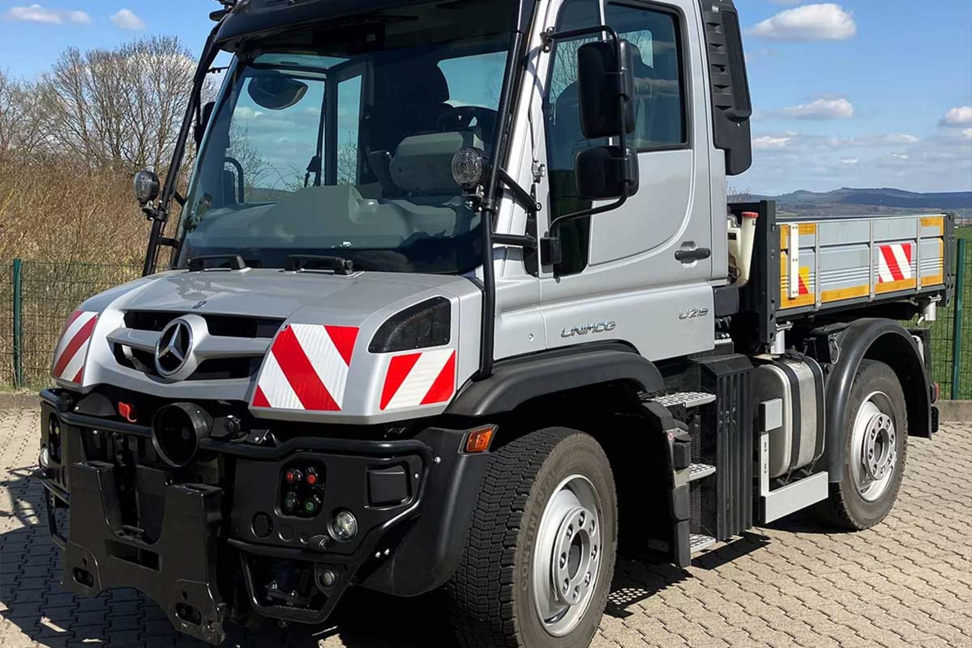 Mercedes-Benz-Unimog-U219-Low-5