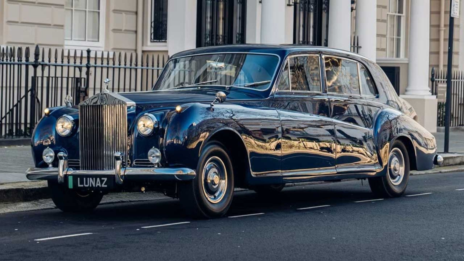 Rolls-Royce-Phantom-V-Restomod-1