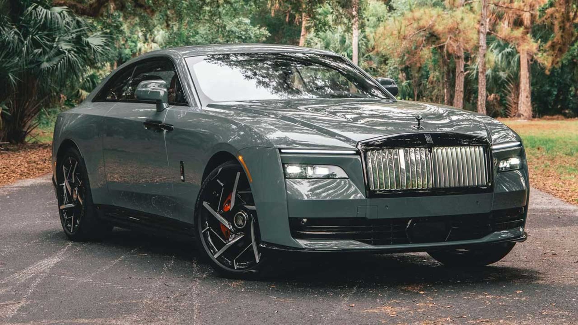 Rolls-Royce-Specter-Black-Badge-1