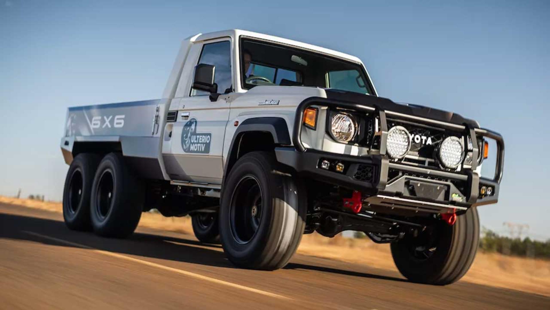 Toyota-Land-Cruiser-70-Series-6x6-1