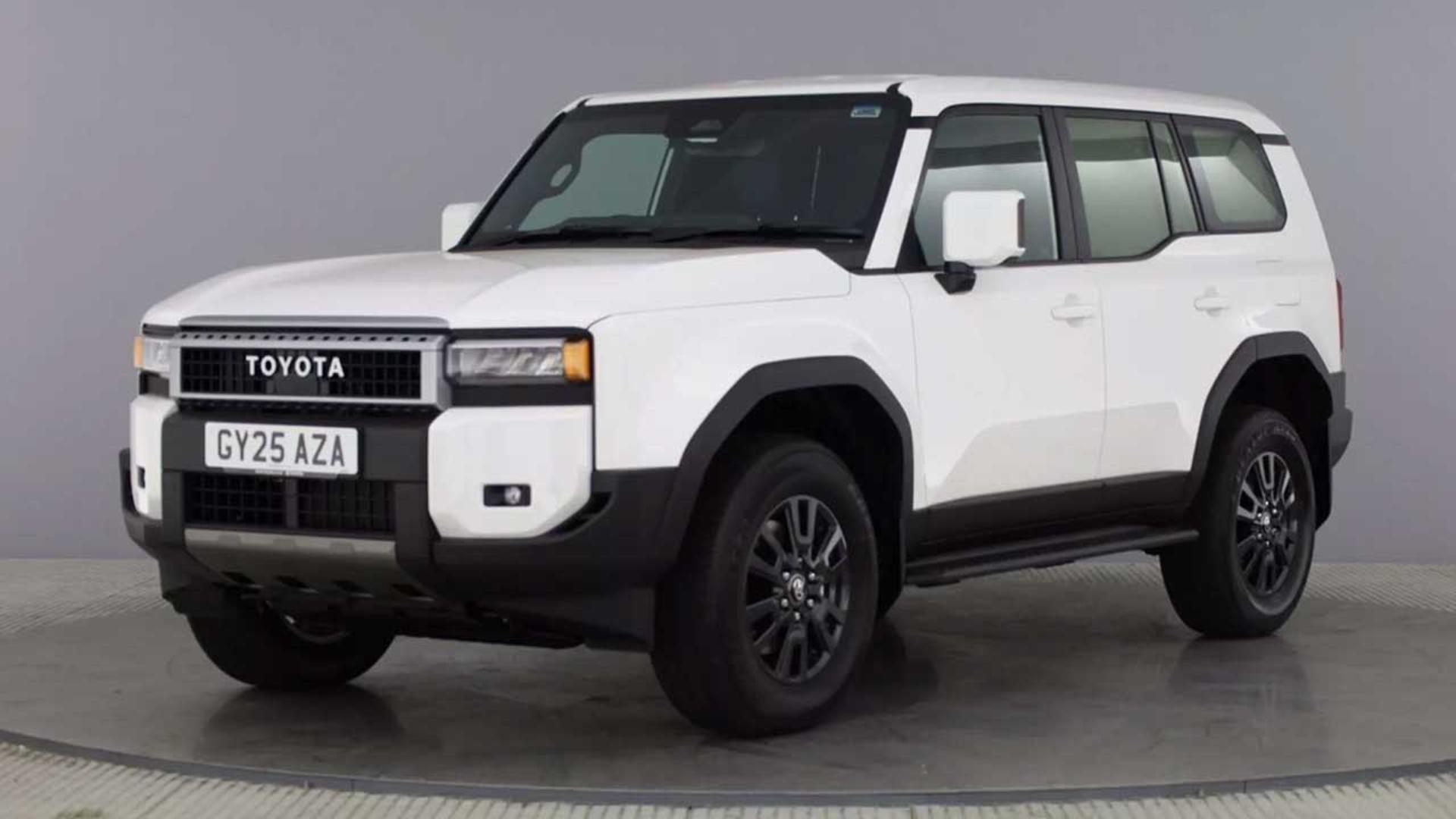 Toyota-Land-Cruiser-Commercial-Van-1