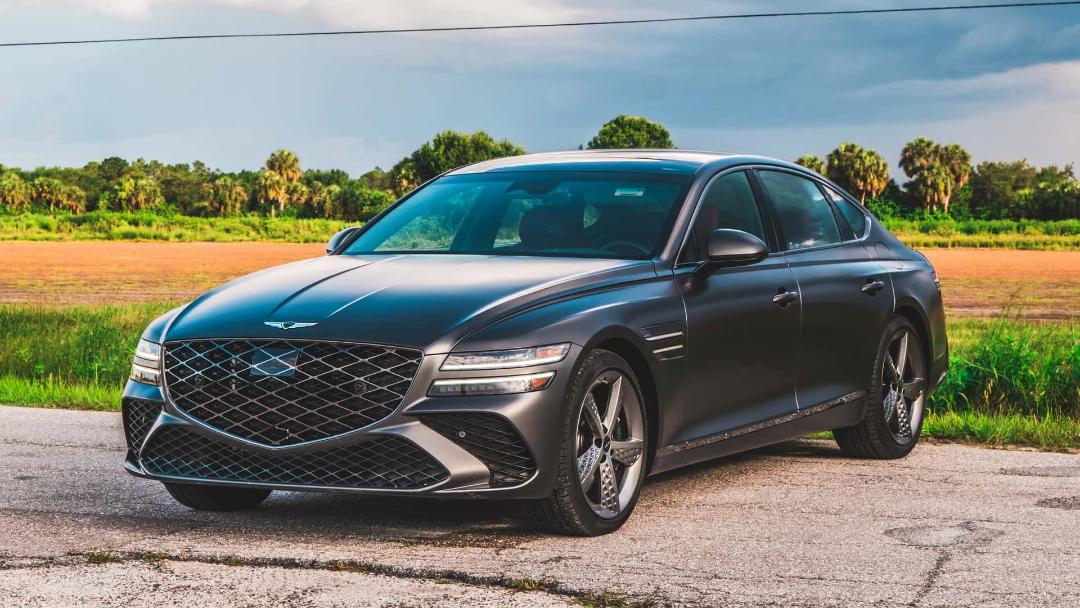 genesis-g80-vs-hyundai-elantra-n-comparison-review (6)