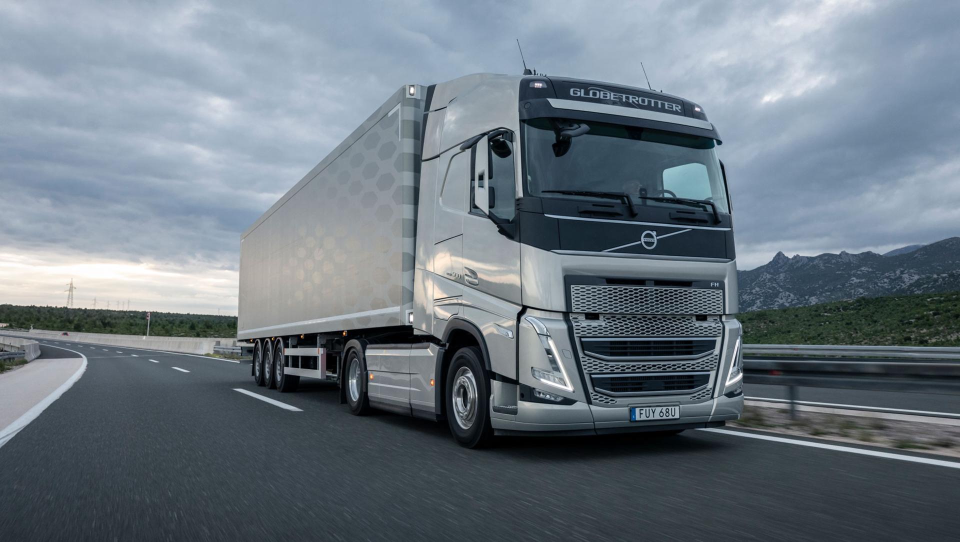high-res-08A3977-FH-4x2-semi-trailer-long-haul-on-road.jpg