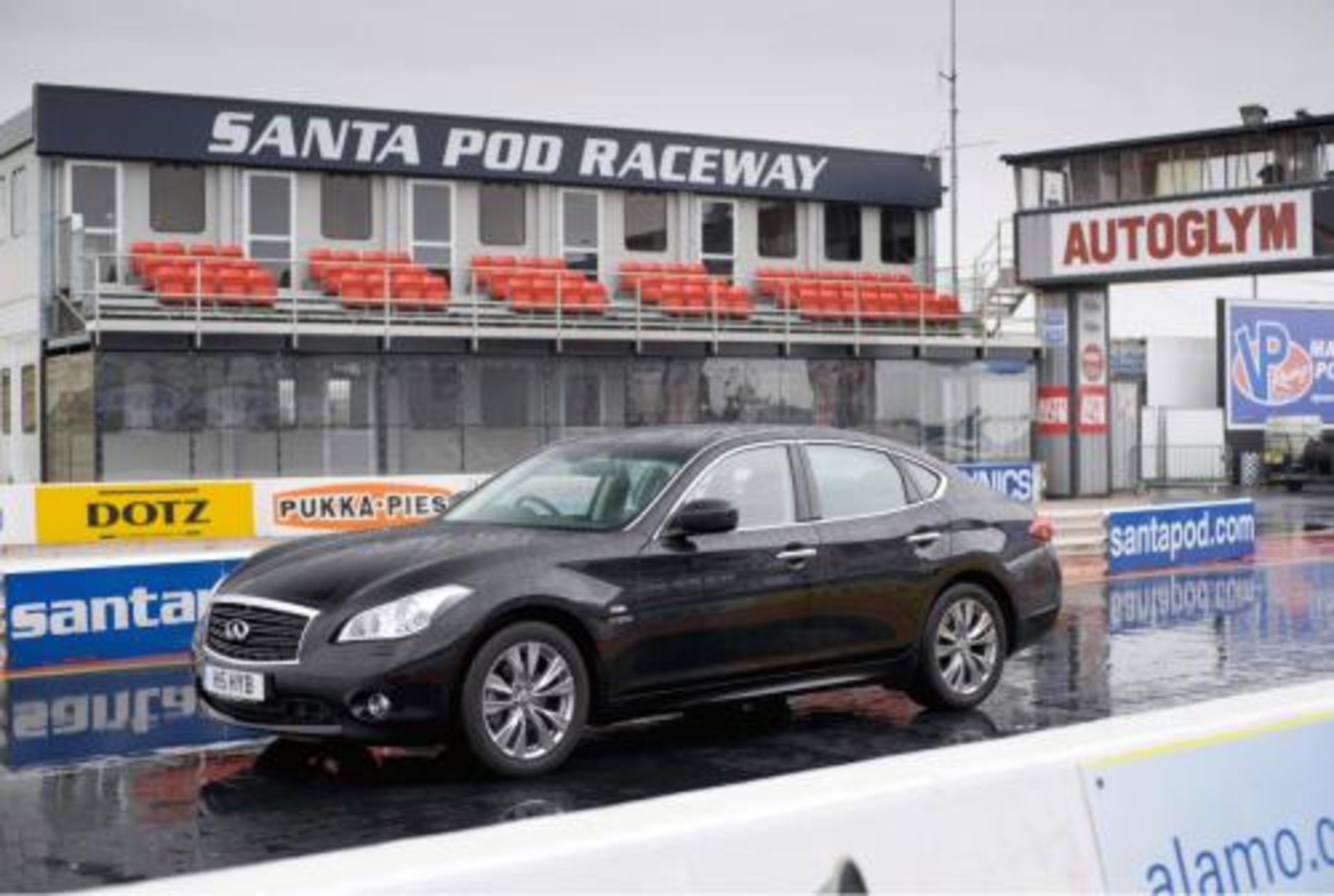 Infiniti M35h in Santa Pod RaceWay