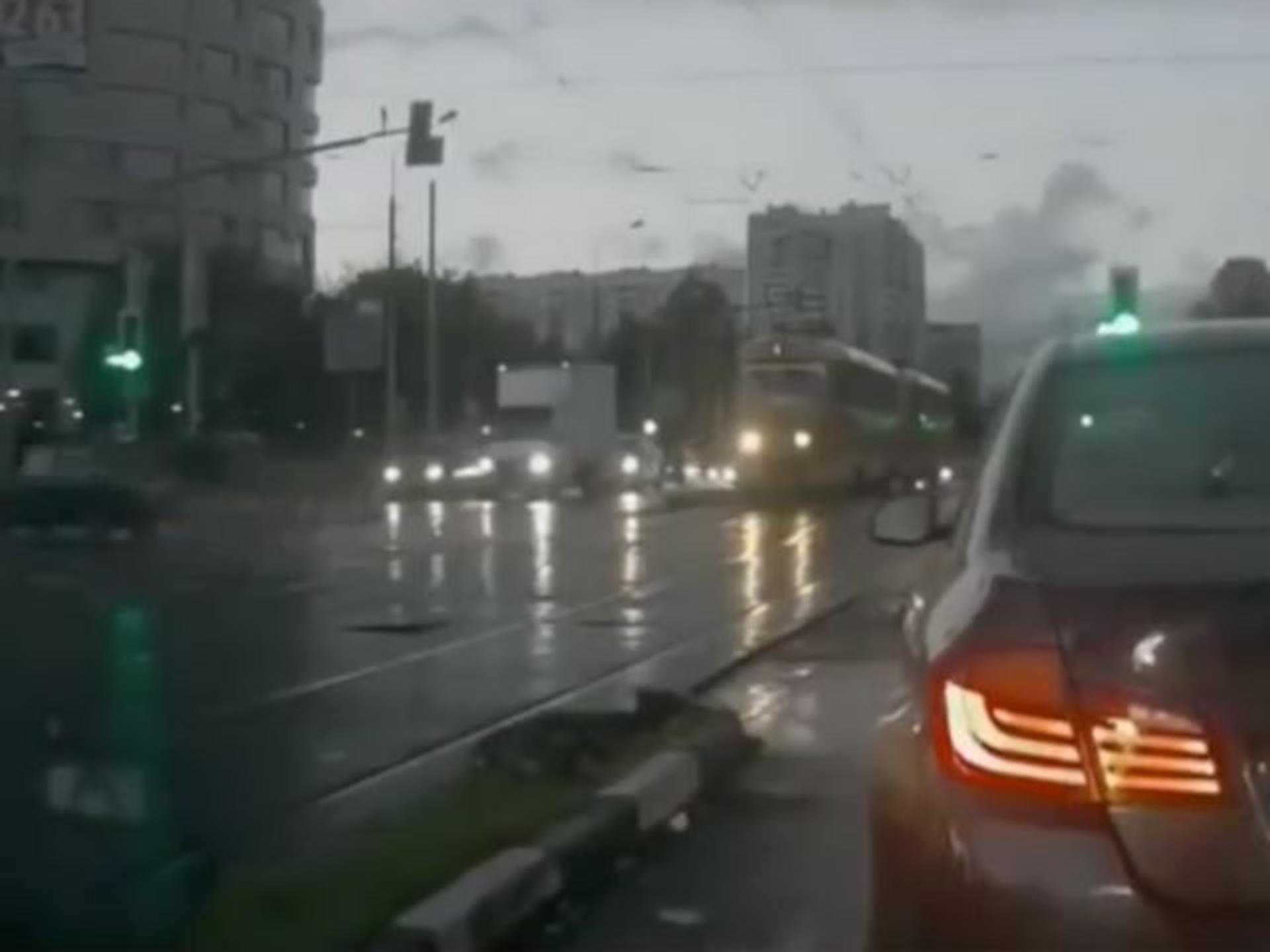 426618