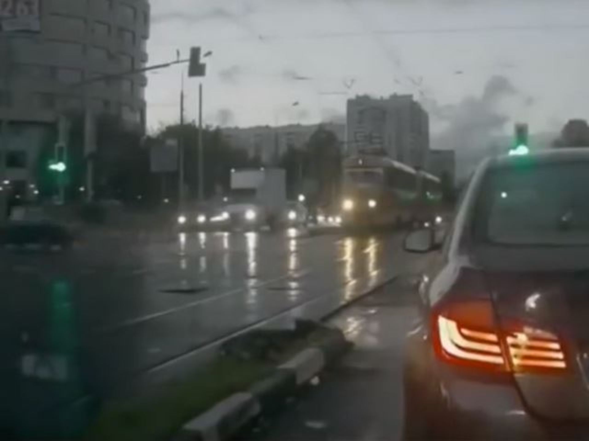 426618