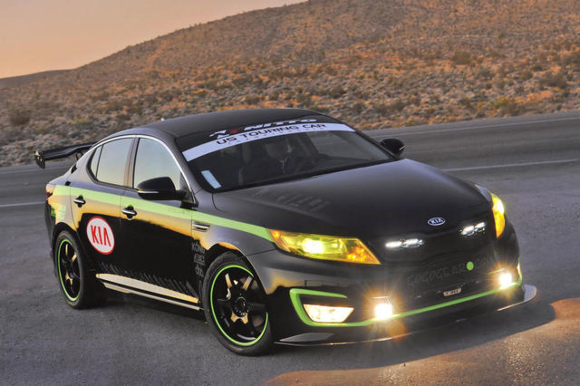 50046-hi-KiaOptimaHybridGoGoGear