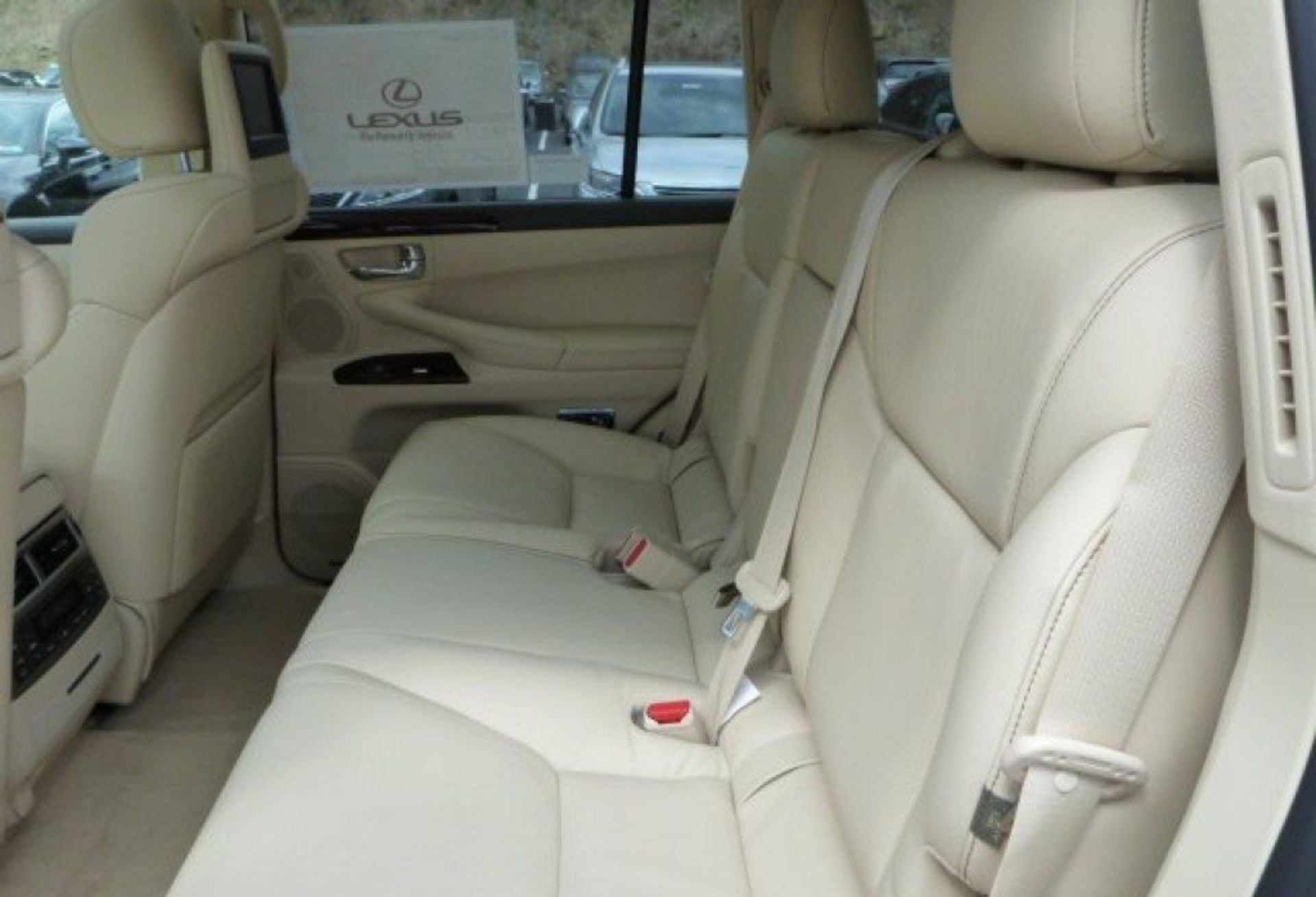 2013 Lexus LX570 