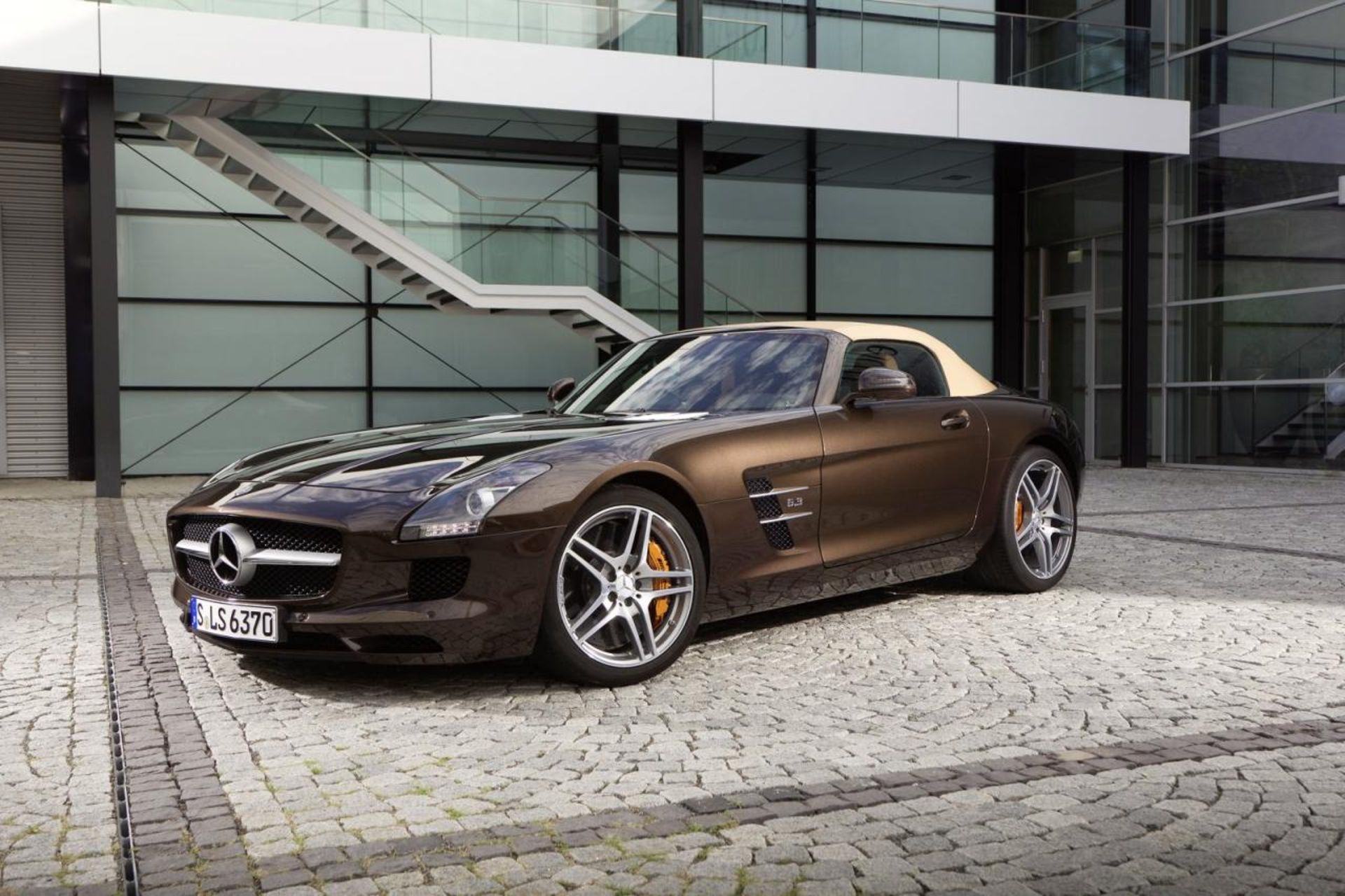 SLS AMG with AMG Ride Control sport suspension 