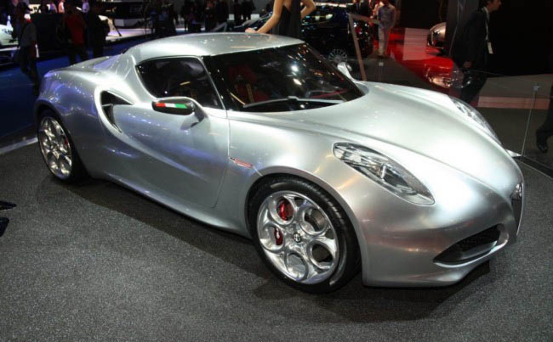 Alfa-Romeo-4C-Concept-at-2011-Frankfurt-Auto-Show-2-650x433