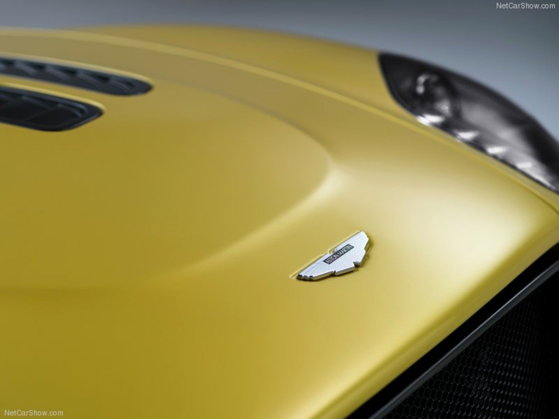 Aston_Martin-V12_Vantage_S_2014_800x600_wallpaper_1e