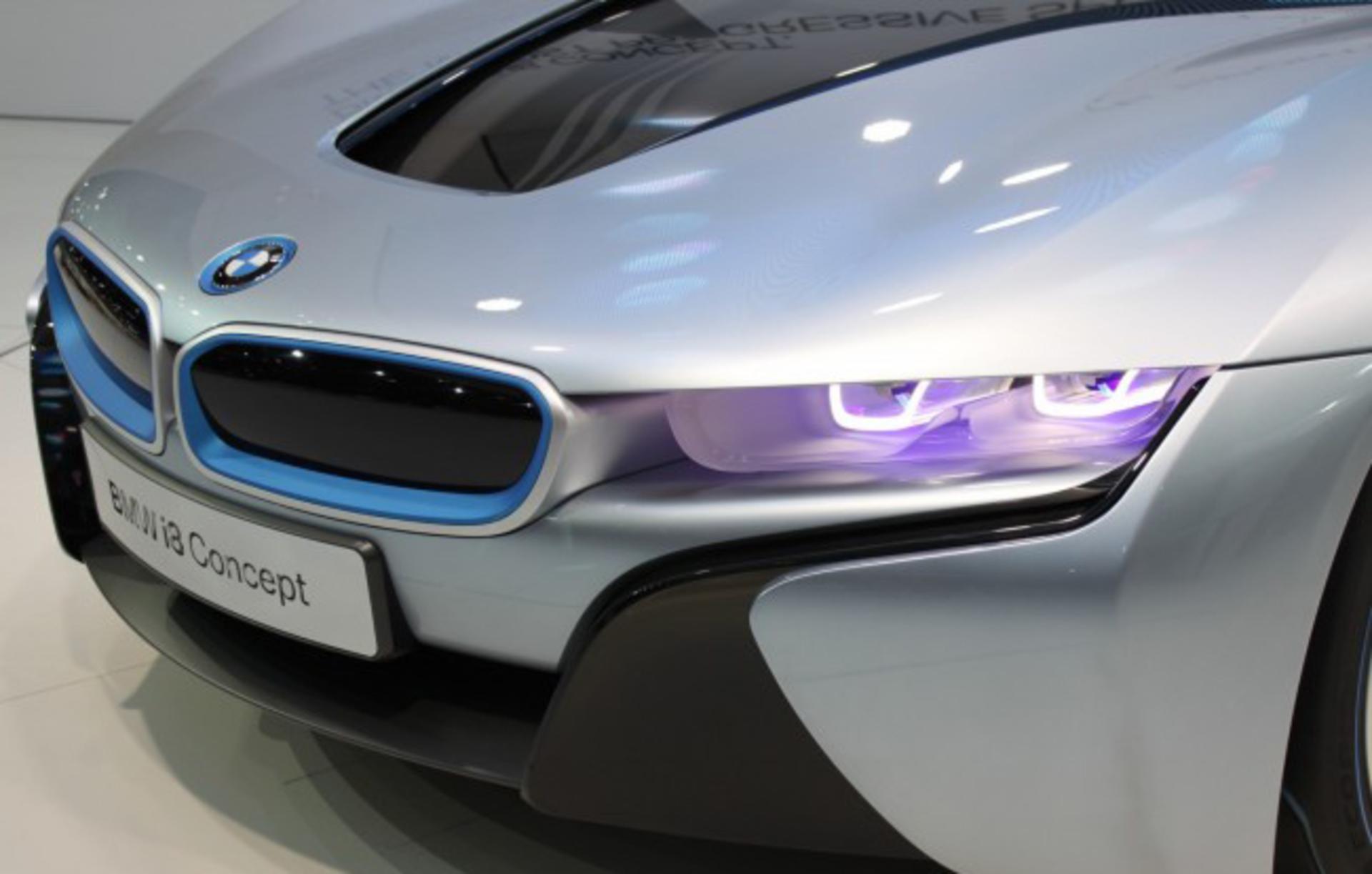 BMW-i8-at-2011-Frankfurt-Motor-Show-12-650x433