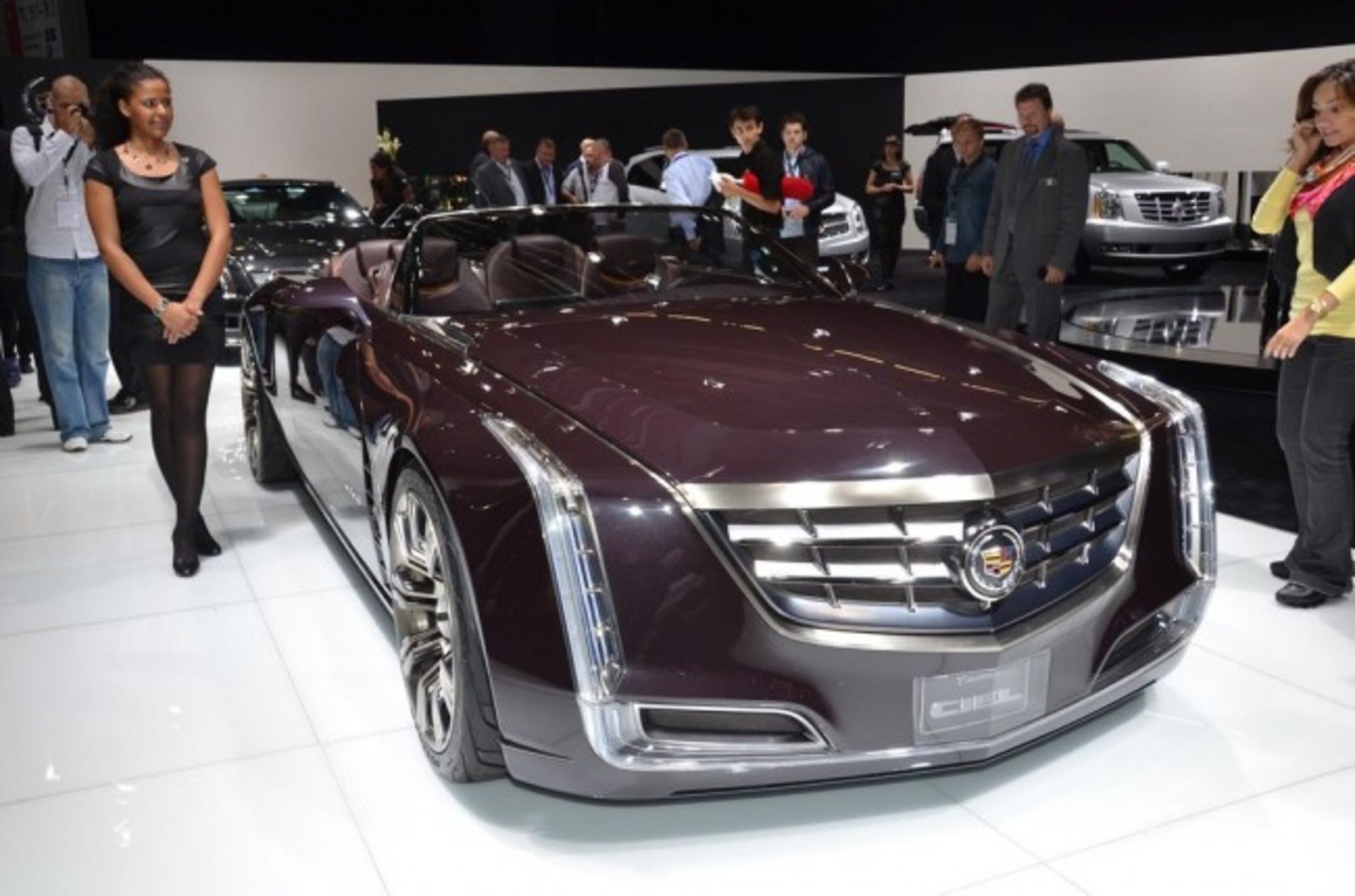 Cadillac-Ciel-Concept-at-2011-Frankfurt-Motor-Show-1-650x430