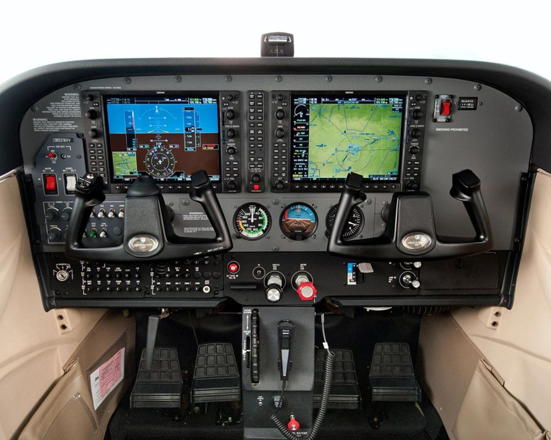 wp-content-uploads-Cessna-172-Skyhaw-interior-6861ec27e3eb8e5af3e7e3f7