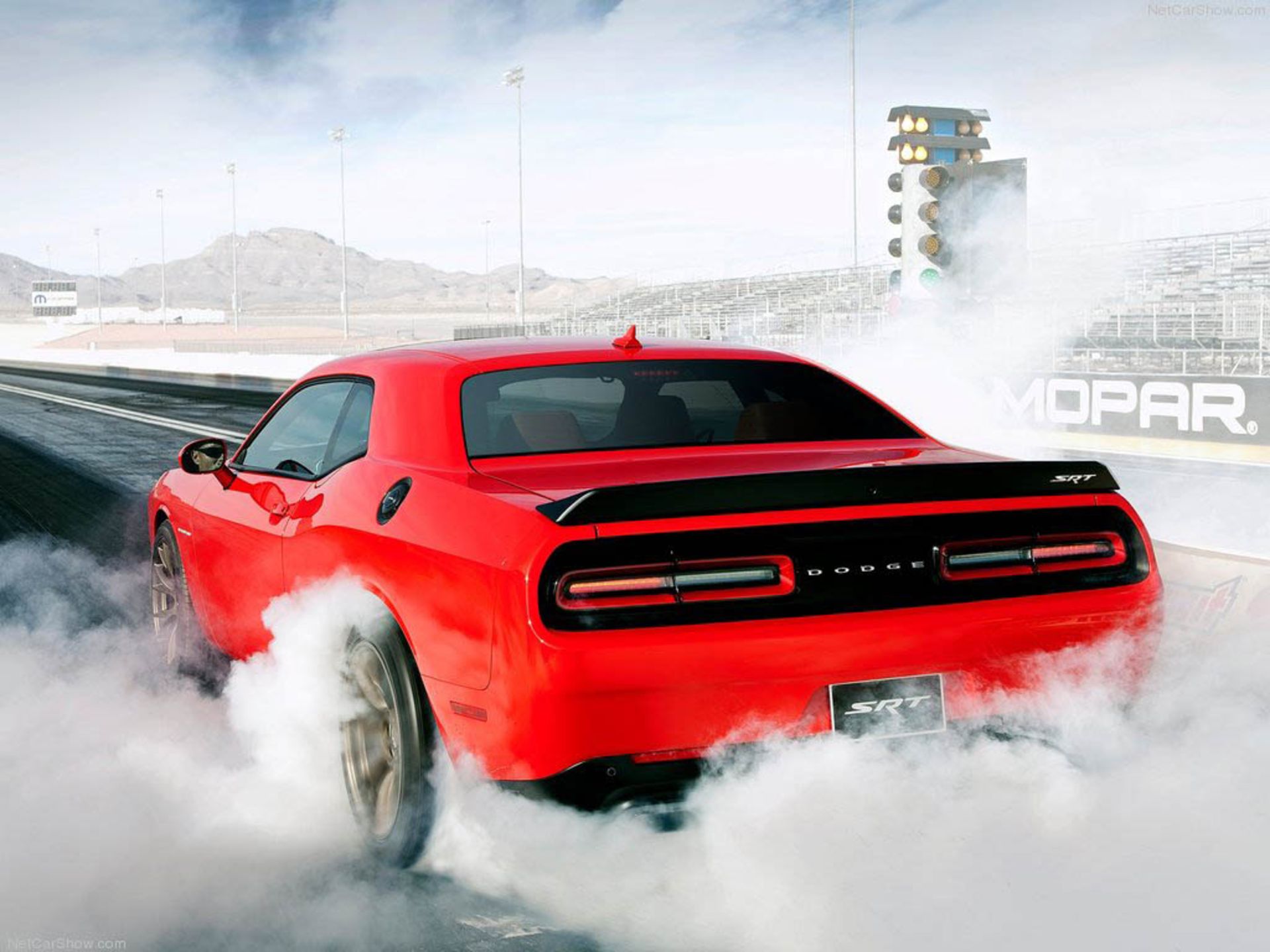 Dodge-Challenger_SRT_Hellcat_01