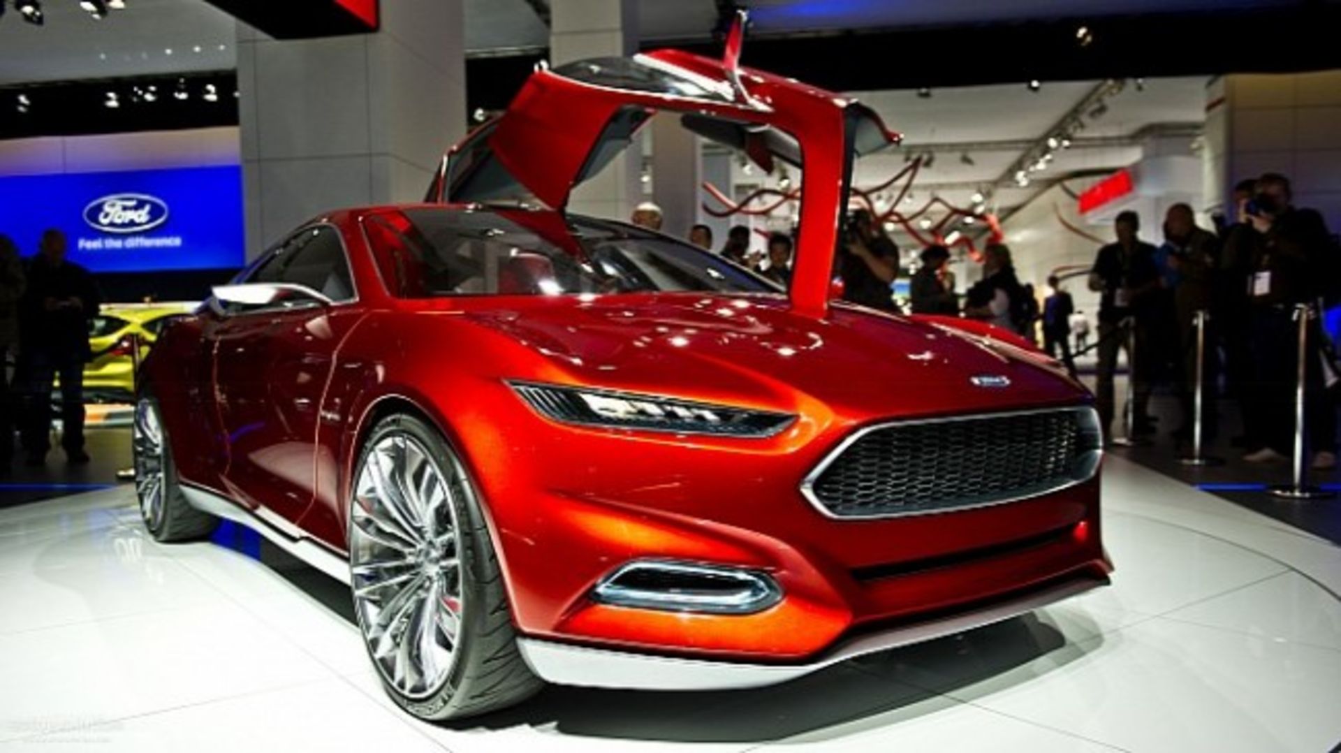 Ford-Evos-Concept-at-2011-Frankfurt-Motor-Show-1-650x365