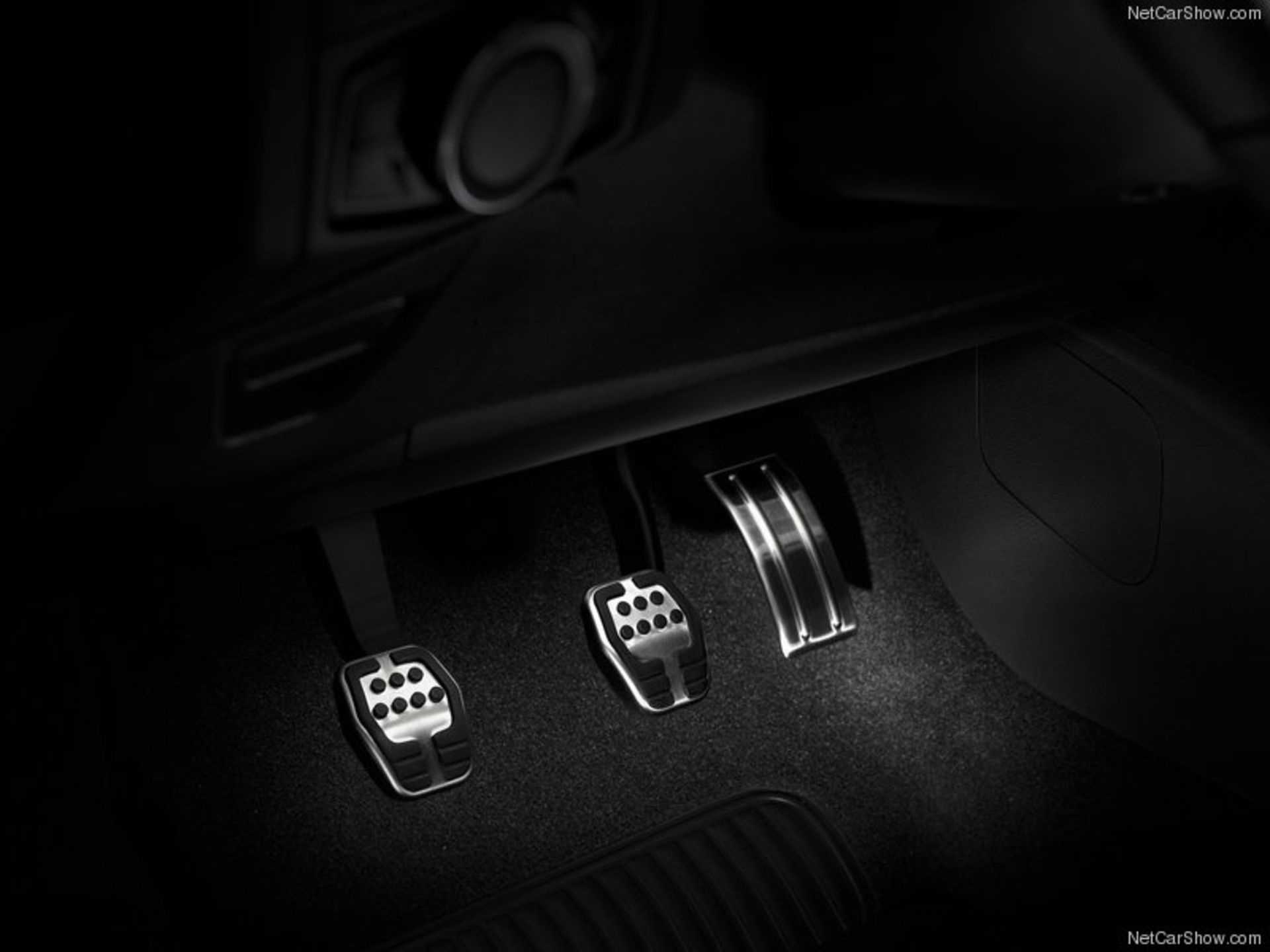 Ford-Focus_ST_2015_800x600_wallpaper_14